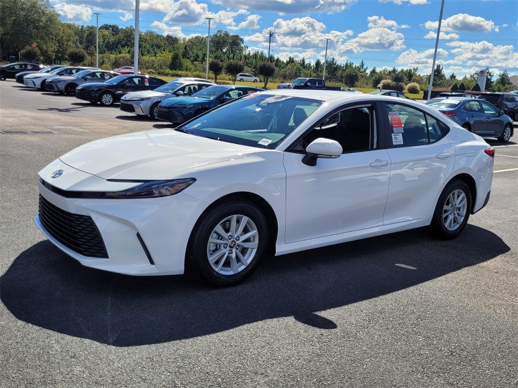 2026 Toyota Camry LE photo 3