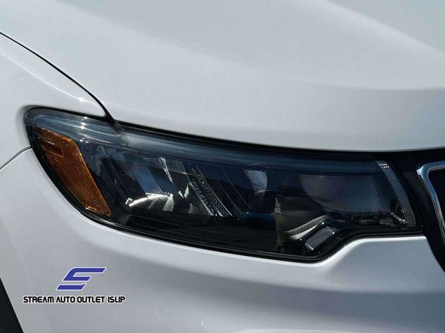 2022 Jeep Compass Latitude Lux photo 9