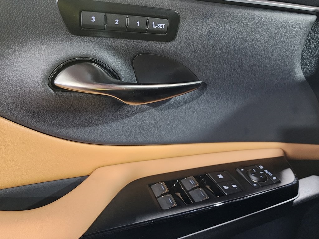 2025 Lexus ES 350 photo 12