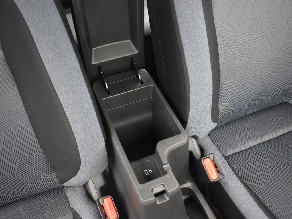 2025 Nissan Versa 1.6 SV photo 21
