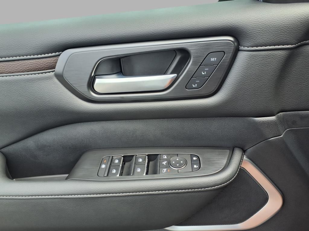 2025 Nissan Armada Platinum Reserve photo 8