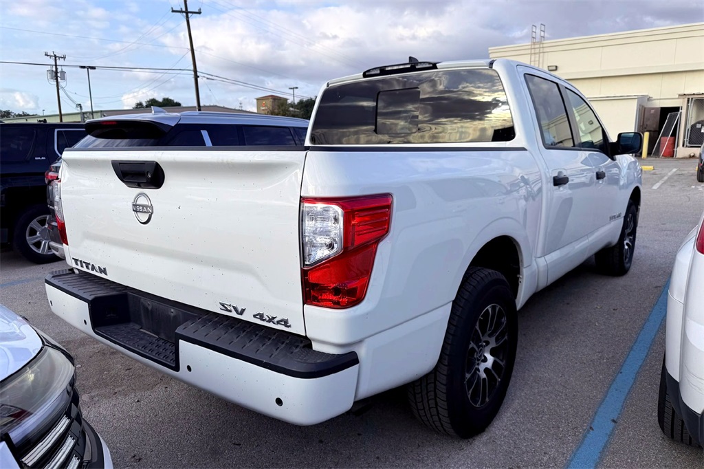 2023 Nissan Titan SV photo 4