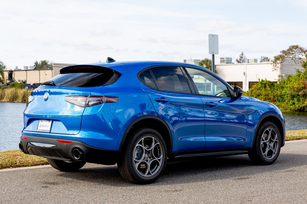 2025 Alfa Romeo Stelvio Sprint Base photo 3