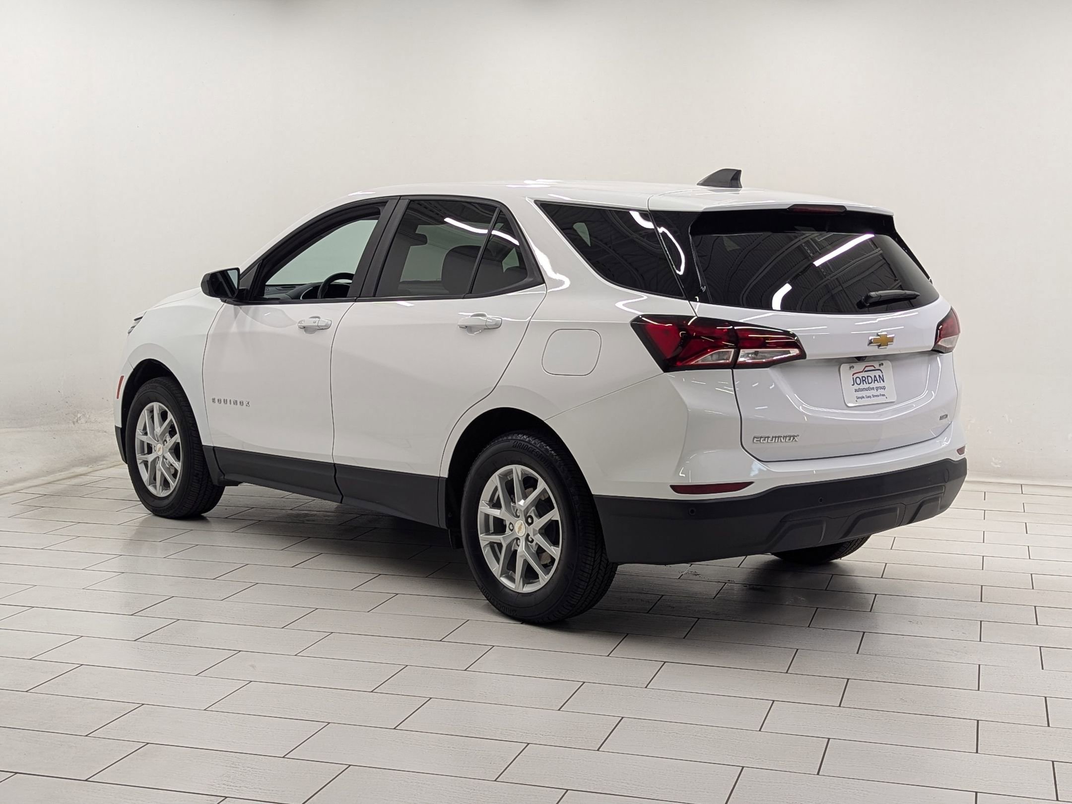 2023 Chevrolet Equinox LS photo 2