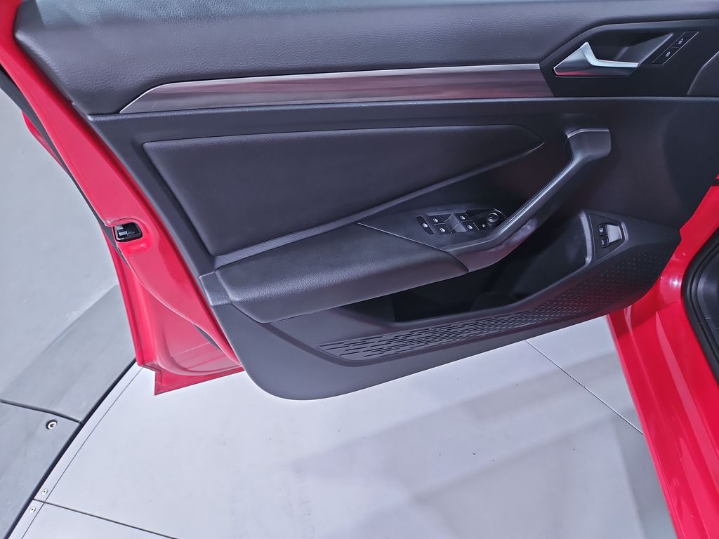 2021 Volkswagen Jetta SEL photo 10
