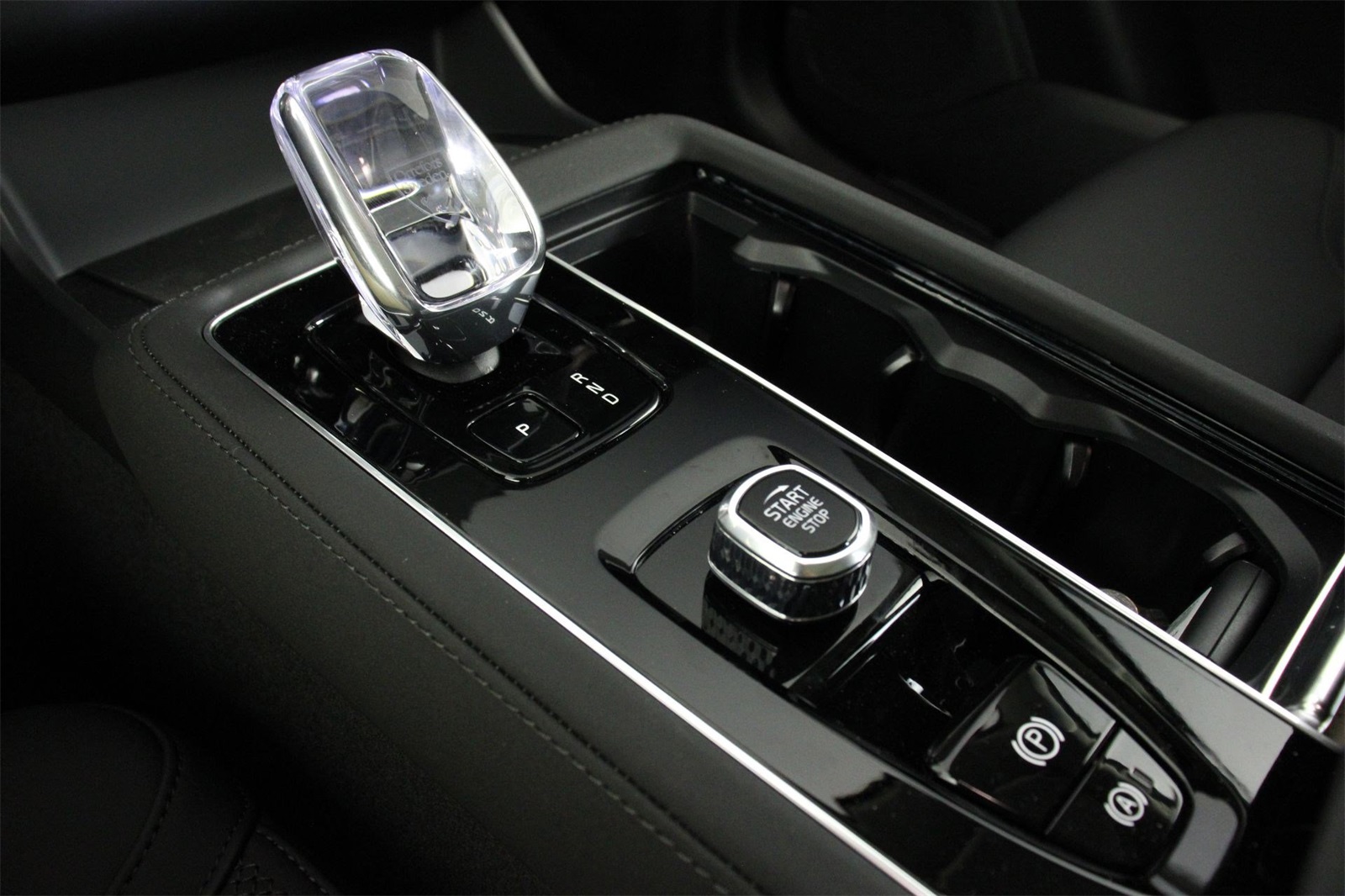 2026 Volvo XC90 B5 Plus photo 7