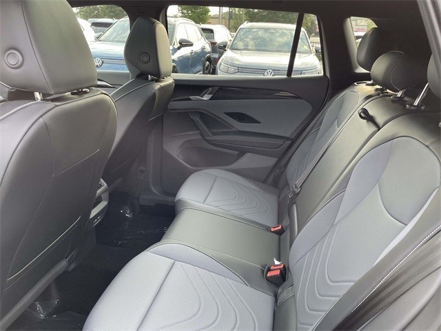2025 Volkswagen Tiguan SE R-Line Black photo 11