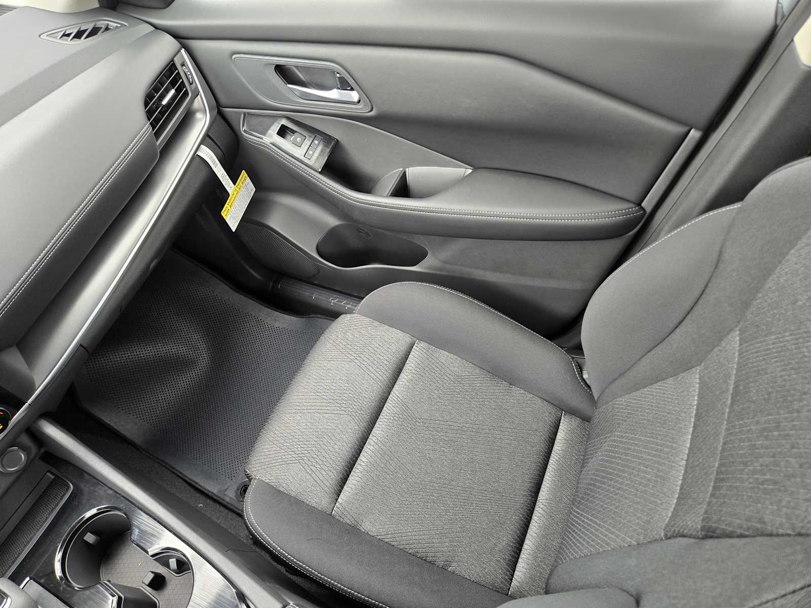 2026 Nissan Rogue SV photo 11