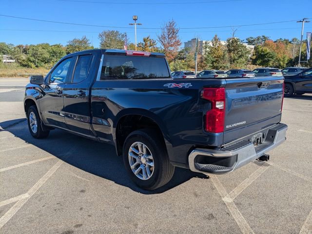 2022 Chevrolet Silverado 1500 LT photo 2
