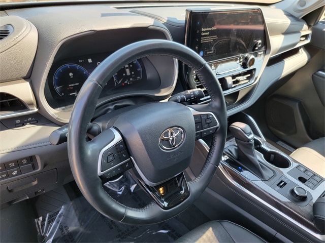 2023 Toyota Highlander Limited photo 9