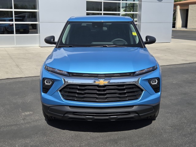 2026 Chevrolet Trailblazer LS photo 2