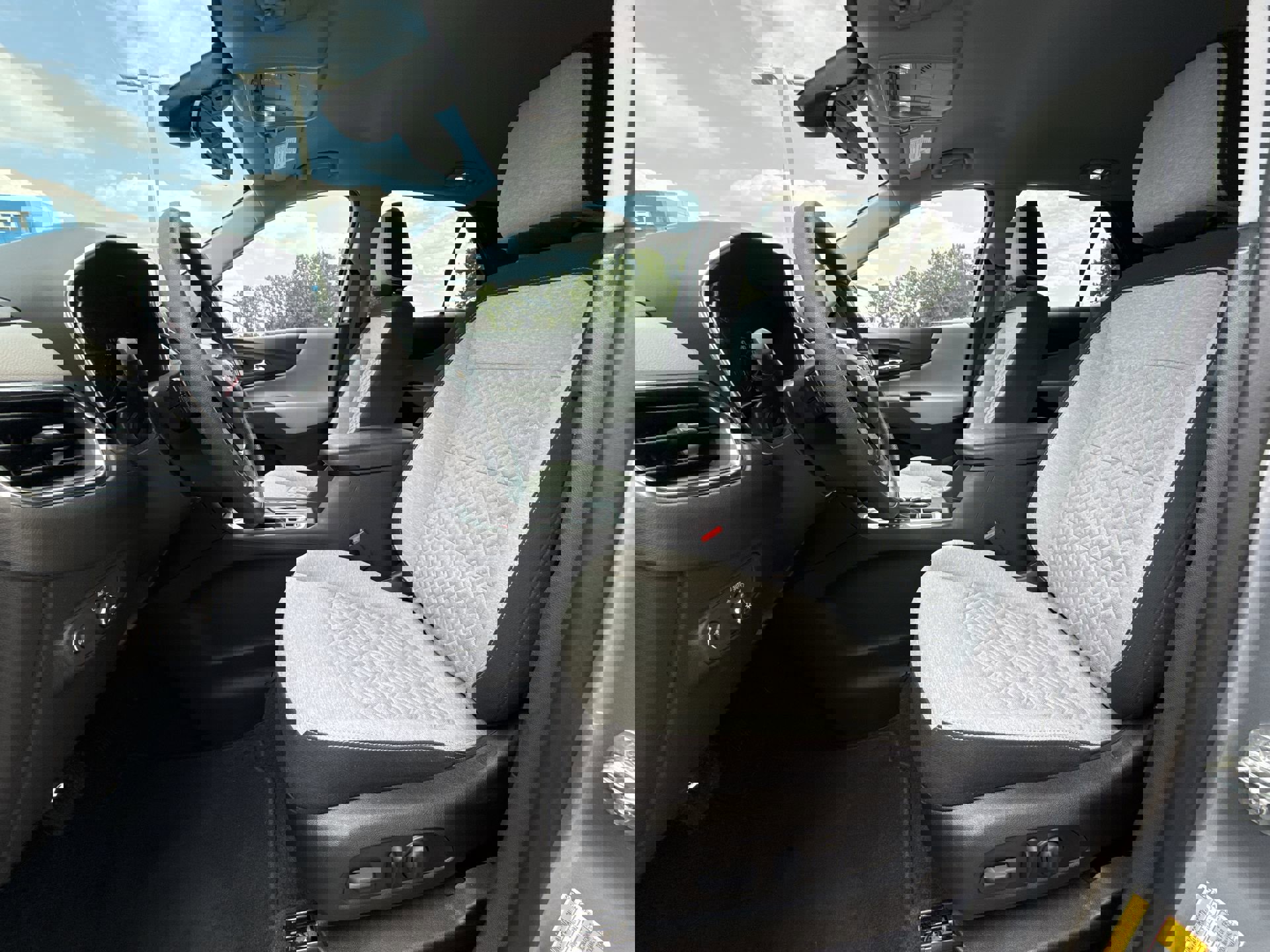 2023 Chevrolet Equinox LS photo 13
