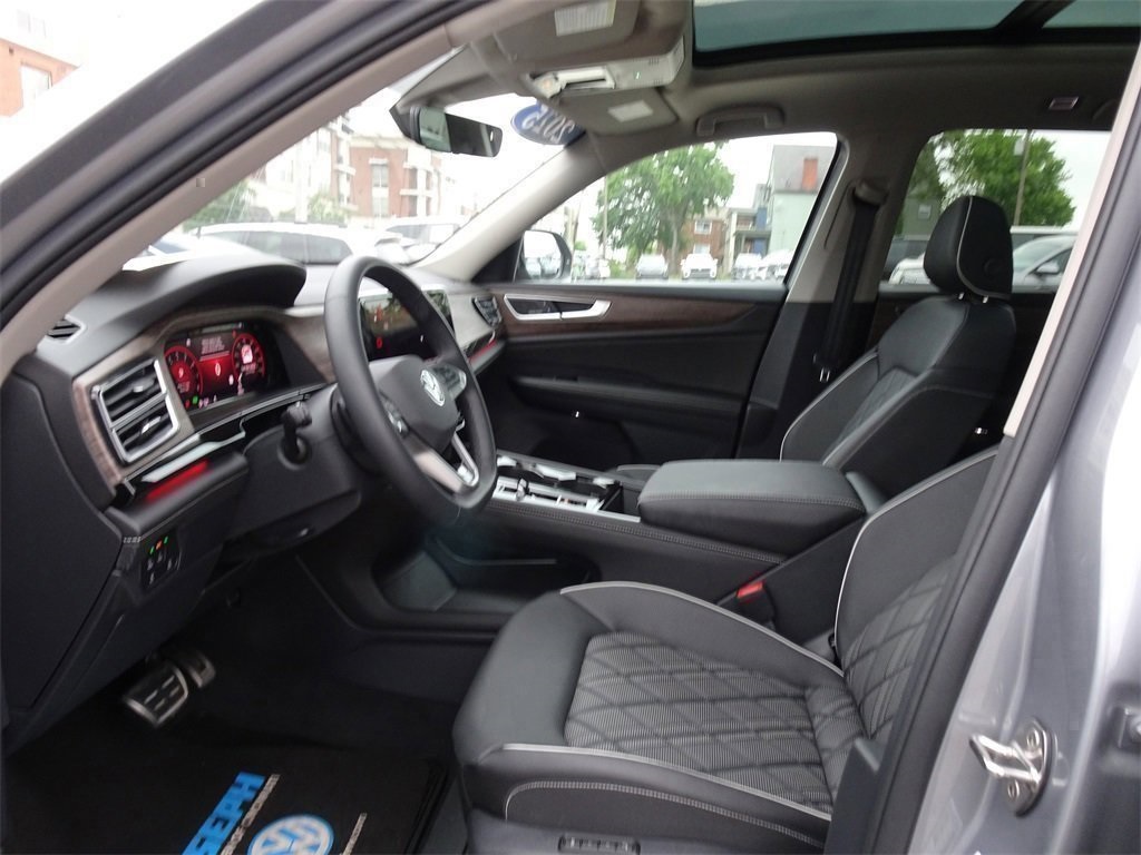 2025 Volkswagen Atlas SEL Premium R-Line photo 9