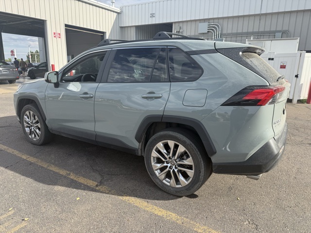 2021 Toyota RAV4 XLE Premium photo 5