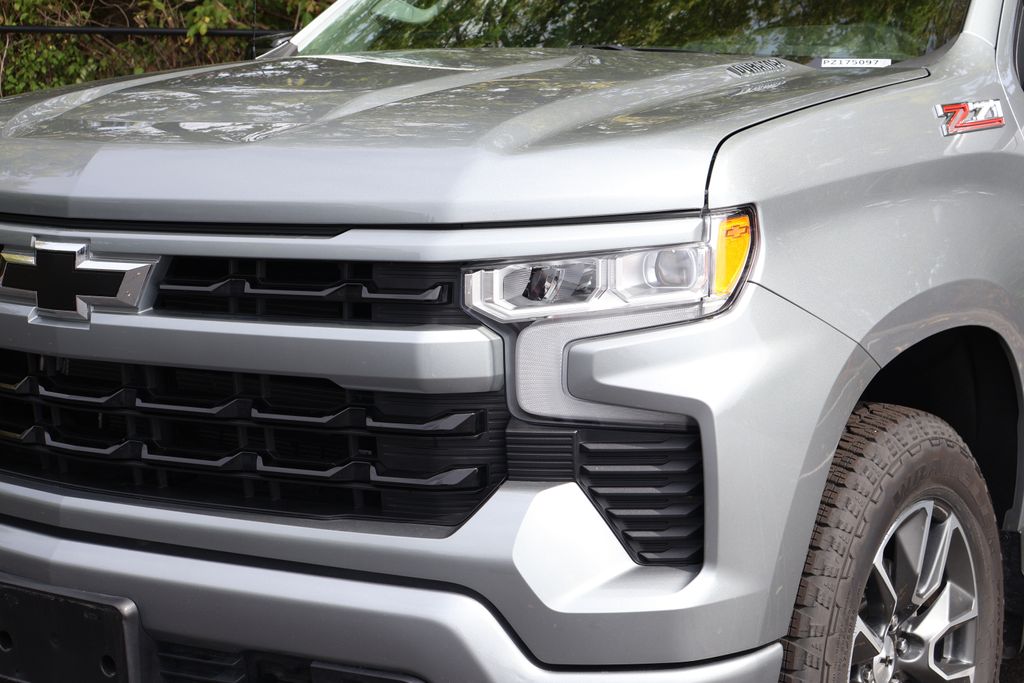 2024 Chevrolet Silverado 1500 RST photo 3