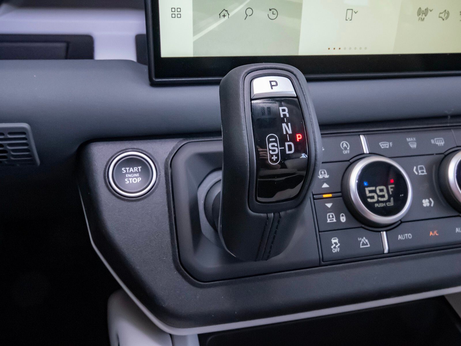 2025 Land Rover Defender 110 S photo 28