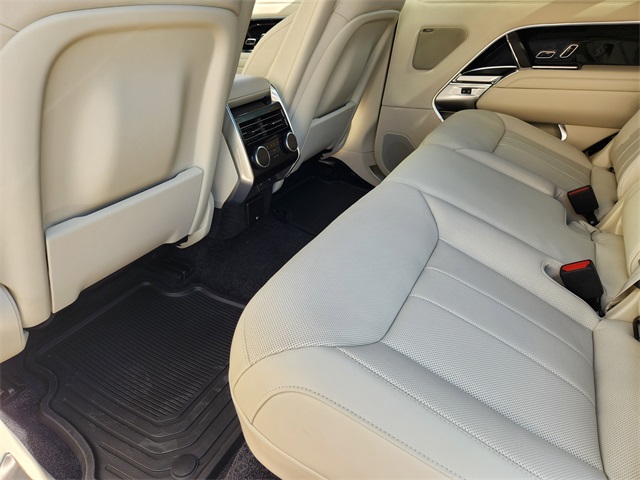 2025 Land Rover Range Rover SE photo 16