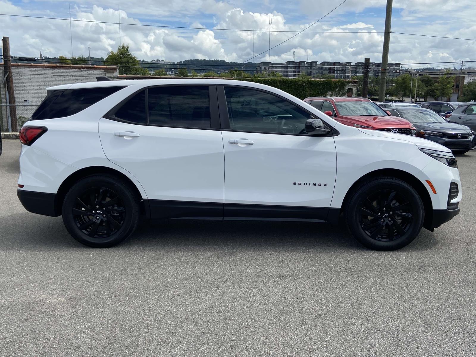 2023 Chevrolet Equinox LS photo 3