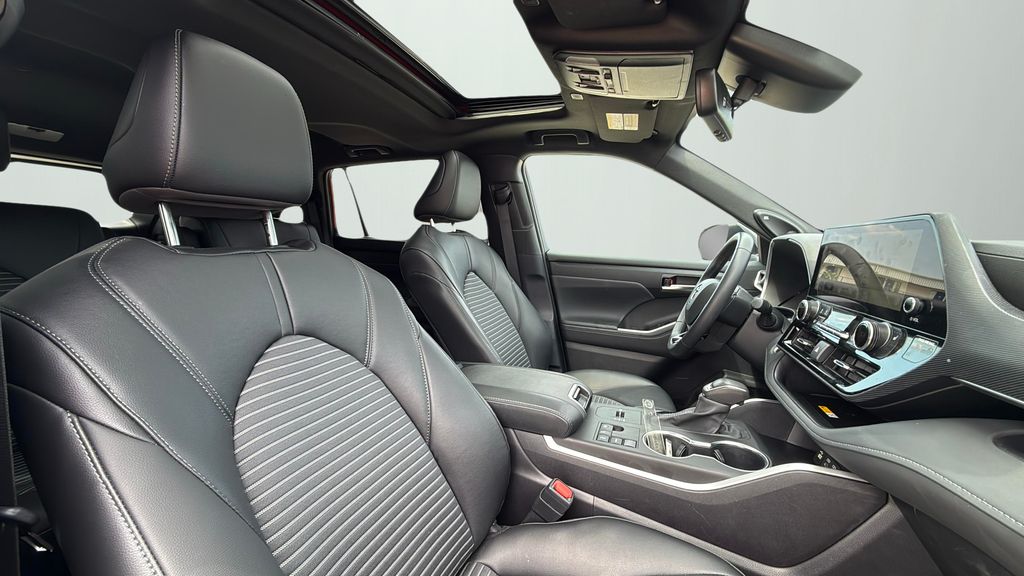 2024 Toyota Highlander XSE photo 11