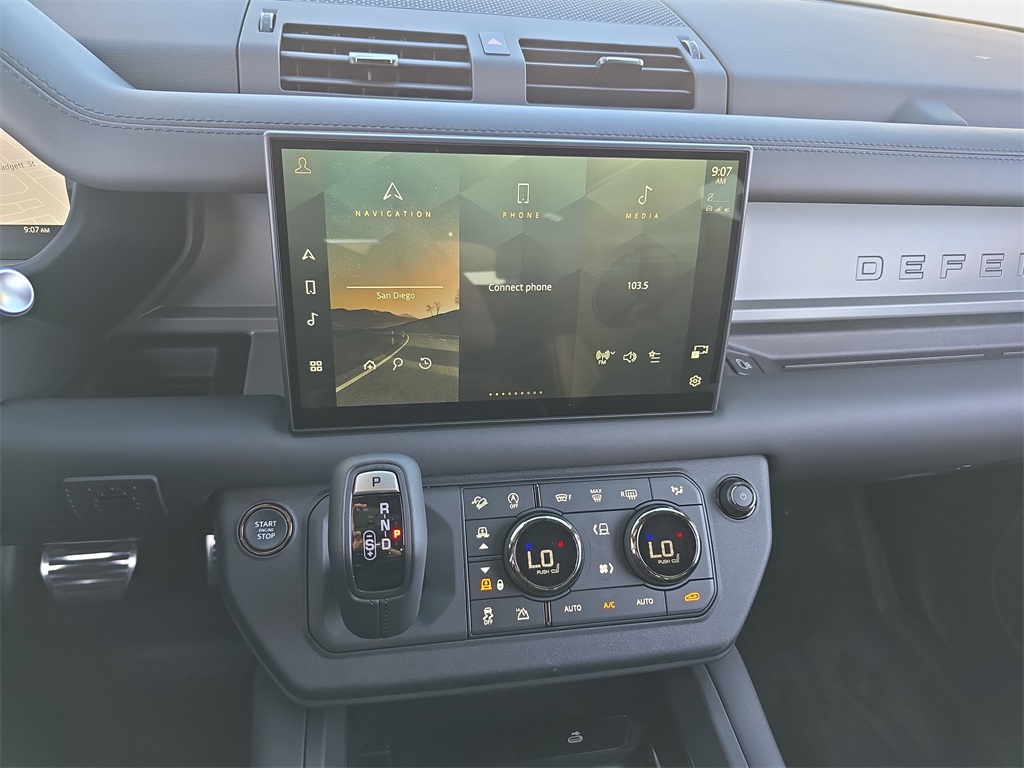 2025 Land Rover Defender 110 V8 photo 19