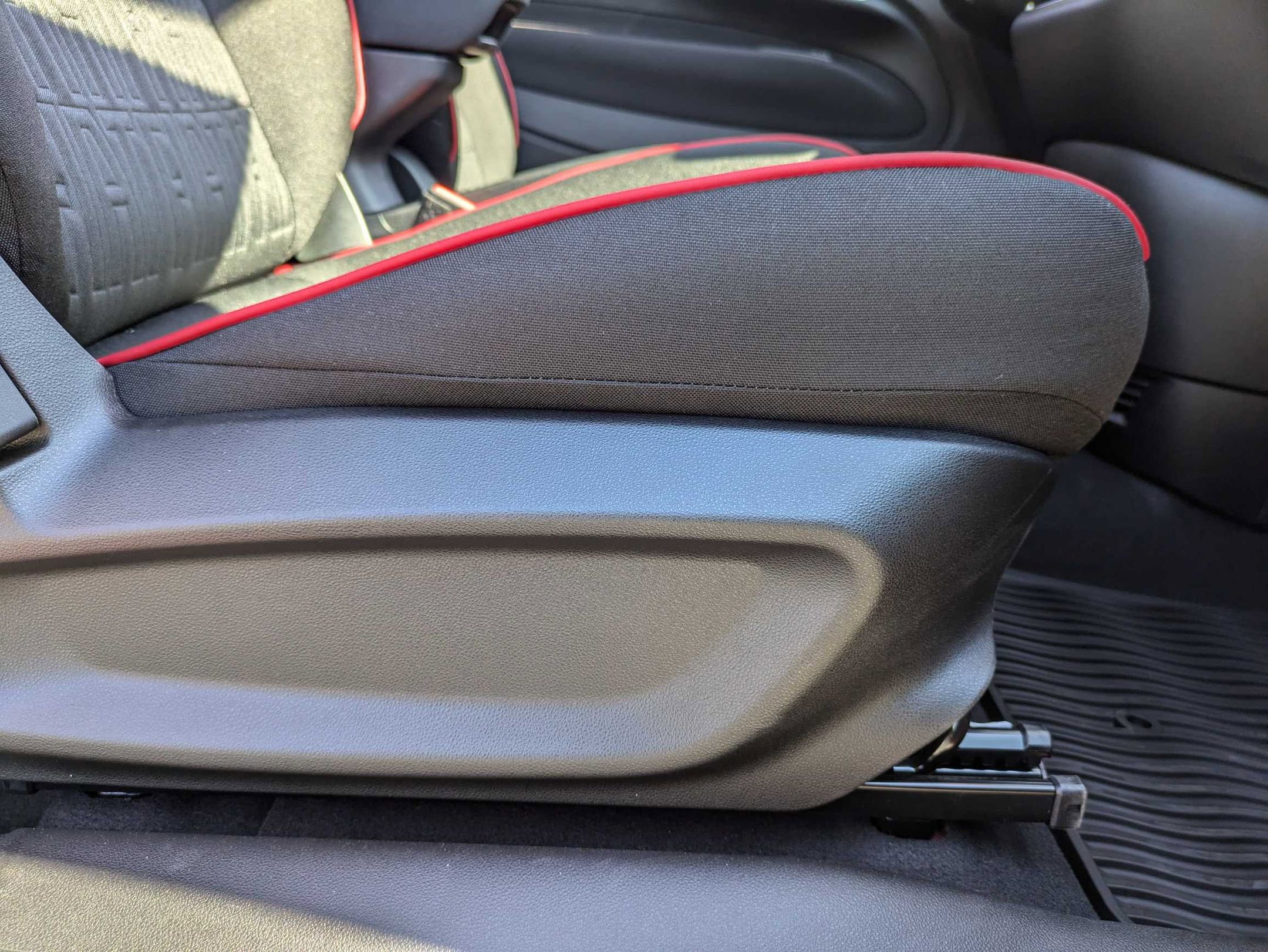 2024 Fiat 500e Red photo 12