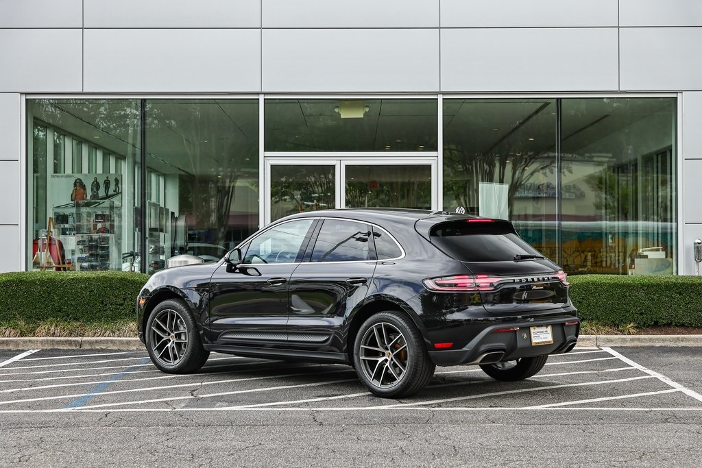 2024 Porsche Macan T photo 2