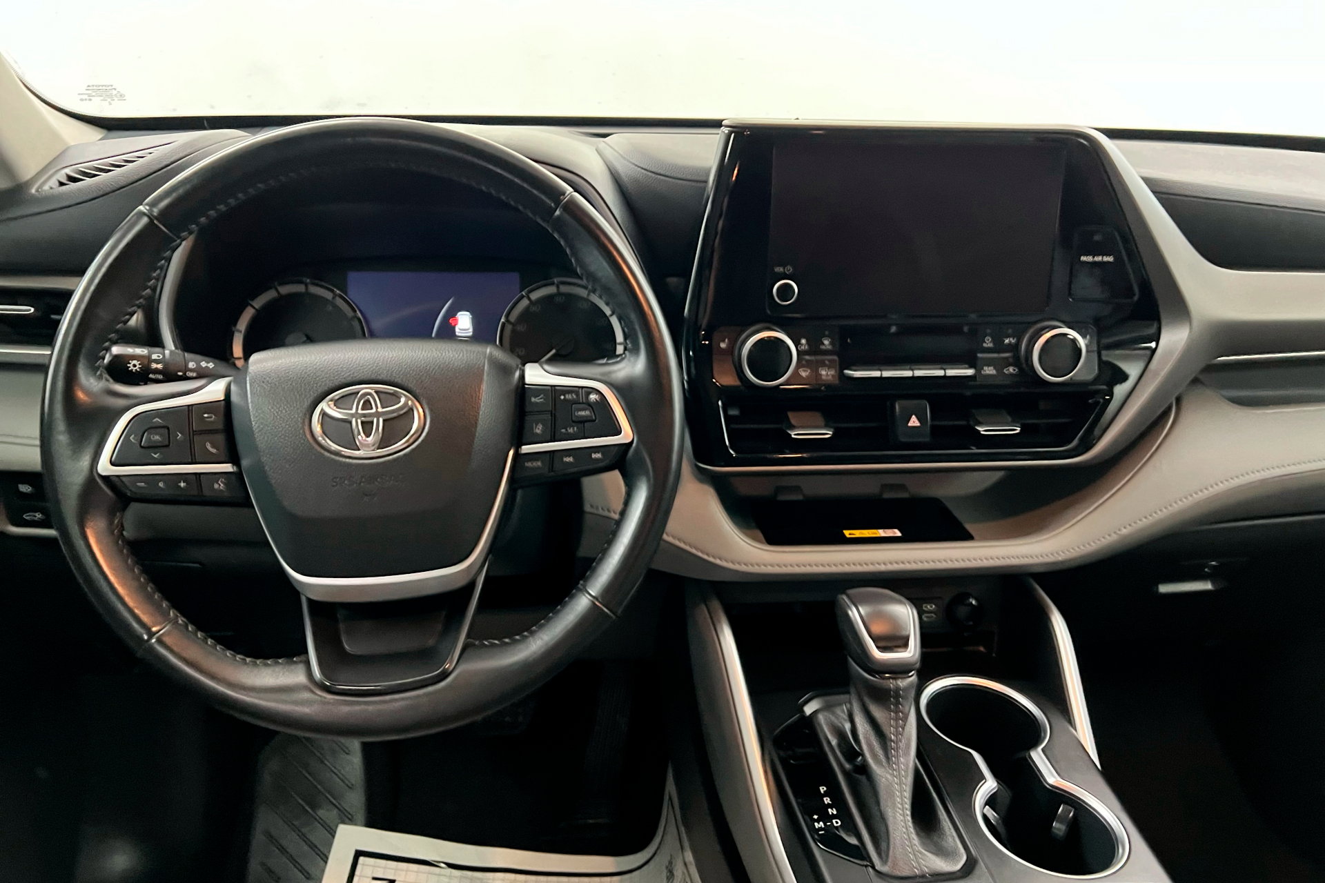 2023 Toyota Highlander XLE photo 12