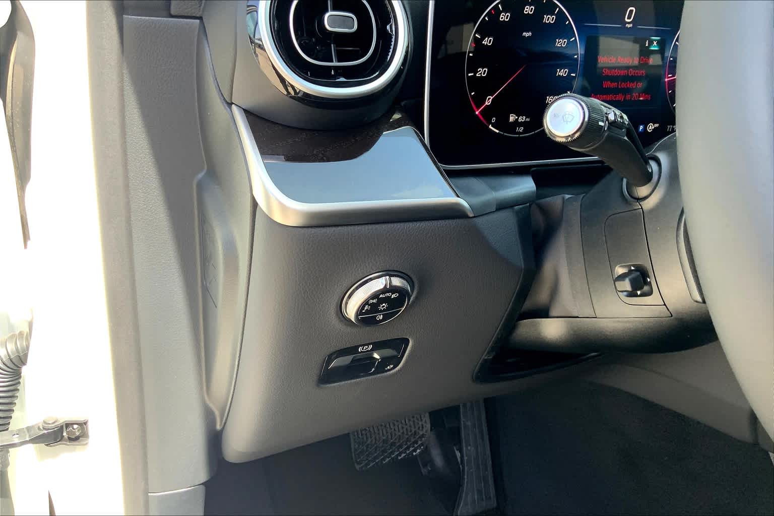 2025 Mercedes Benz GLC 300 photo 7