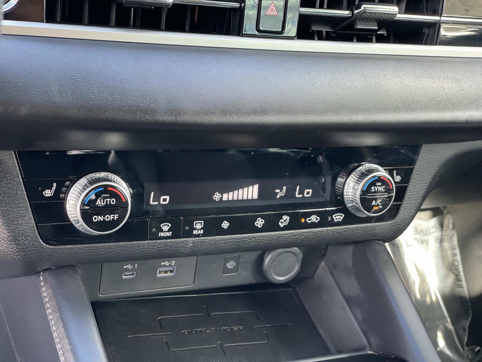 2023 Mitsubishi Outlander PHEV SE photo 13