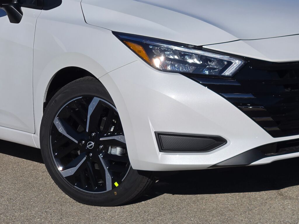 2025 Nissan Versa SR photo 2