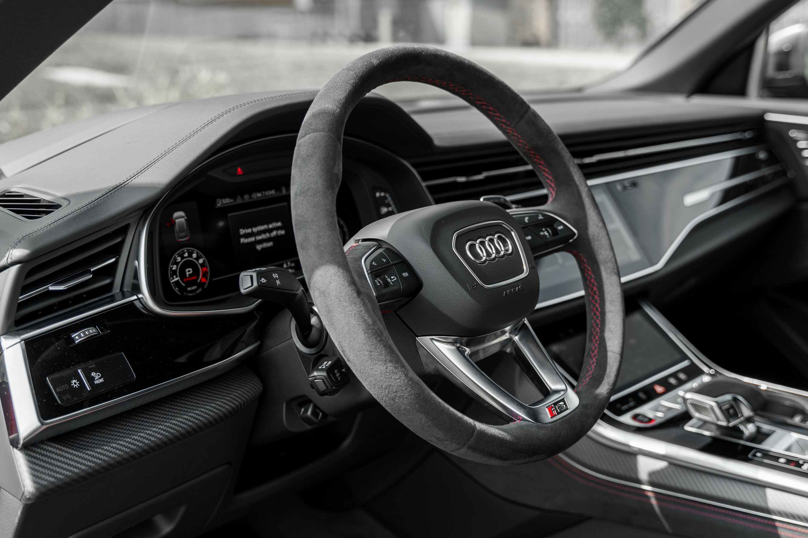 2025 Audi RS Q8 photo 9