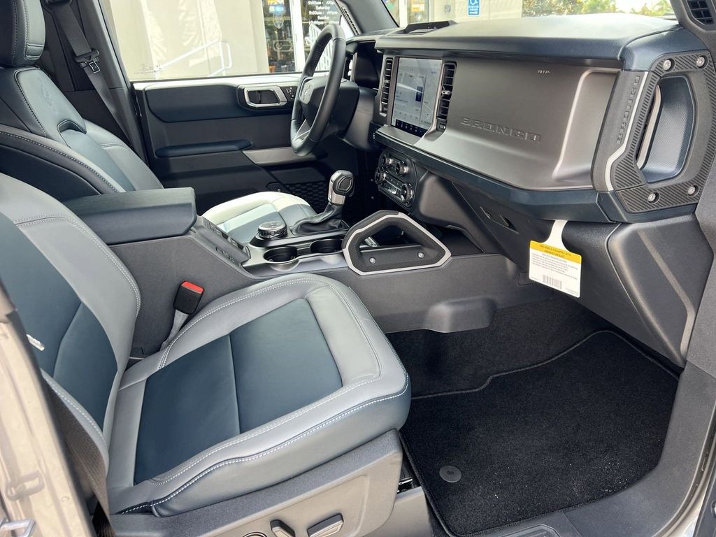 2023 Ford Bronco Outer Banks photo 18