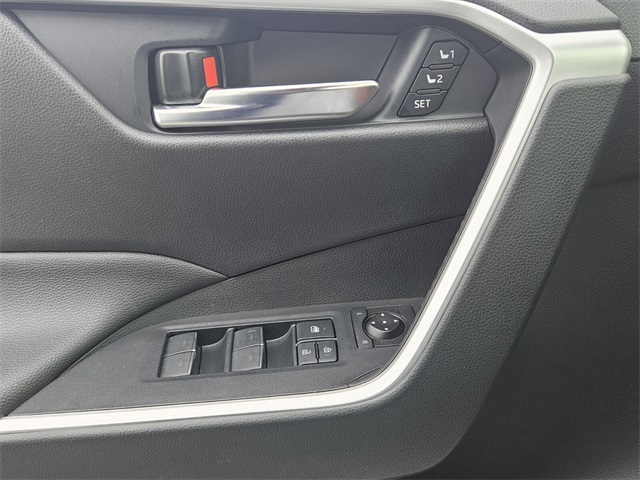 2023 Toyota RAV4 Hybrid XLE Premium photo 31