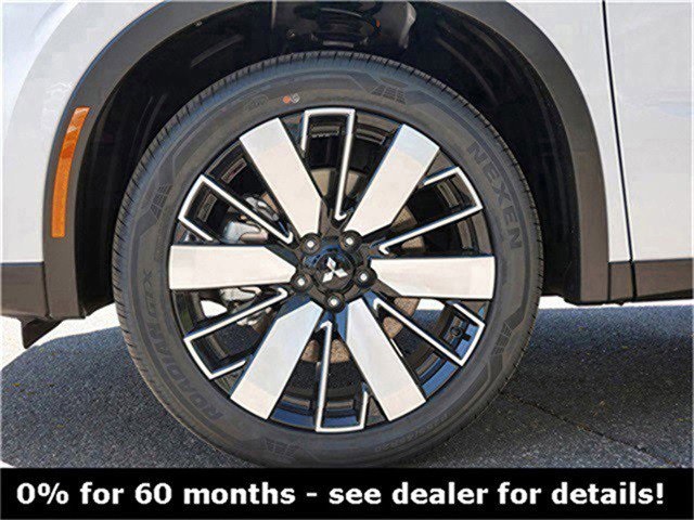 2025 Mitsubishi Outlander SE photo 3