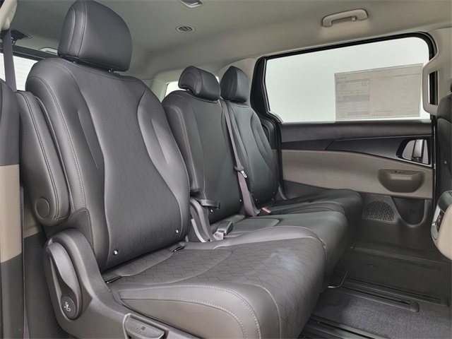 2026 Kia Carnival LXS photo 14