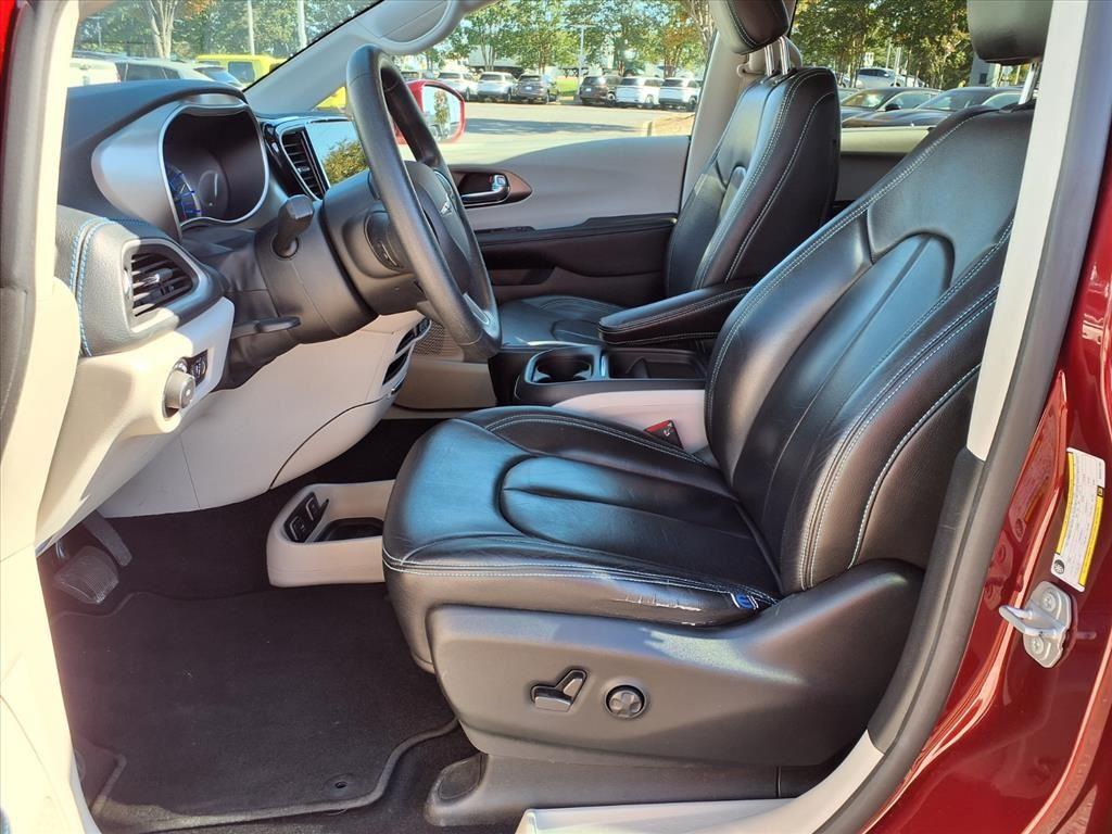 2021 Chrysler Pacifica Hybrid Touring photo 3