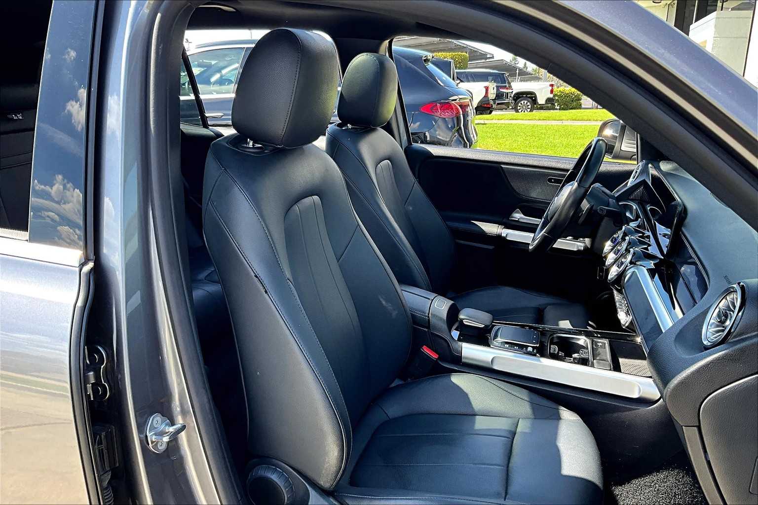 2022 Mercedes Benz EQB 350 4MATIC photo 8