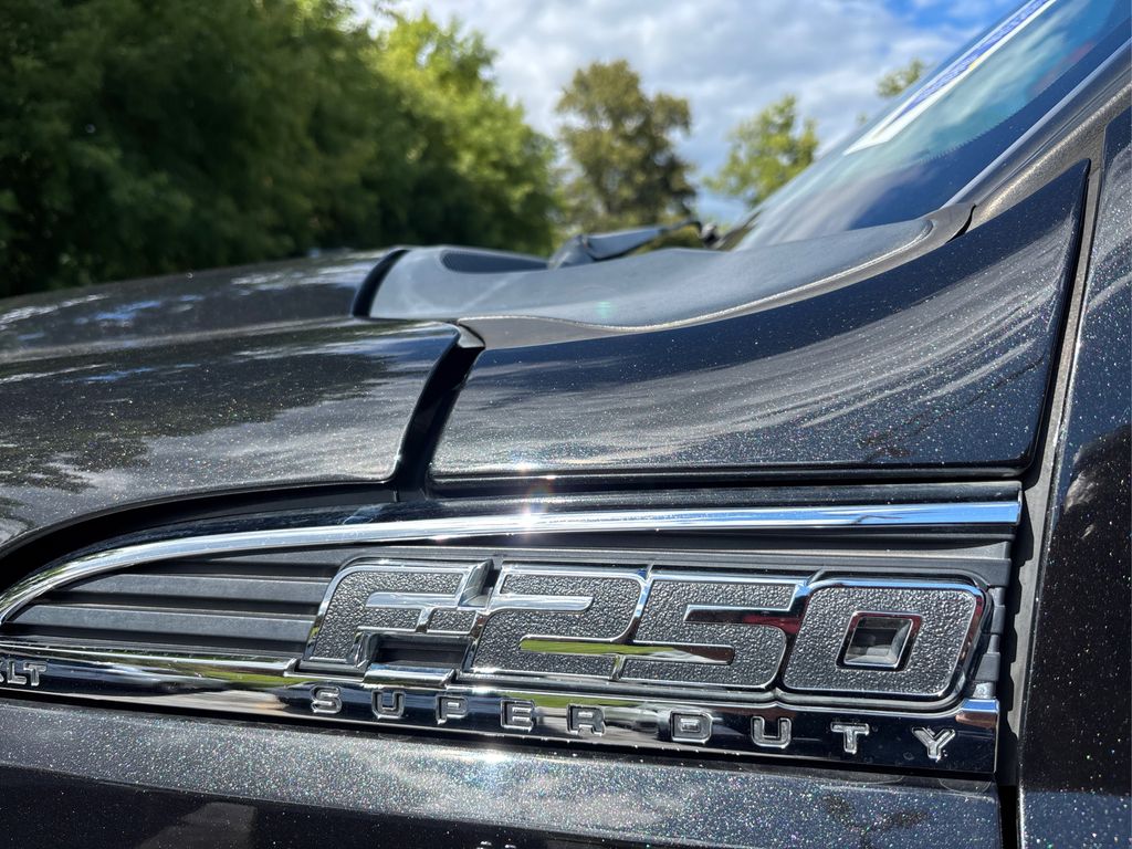 2015 Ford F-250 photo 12