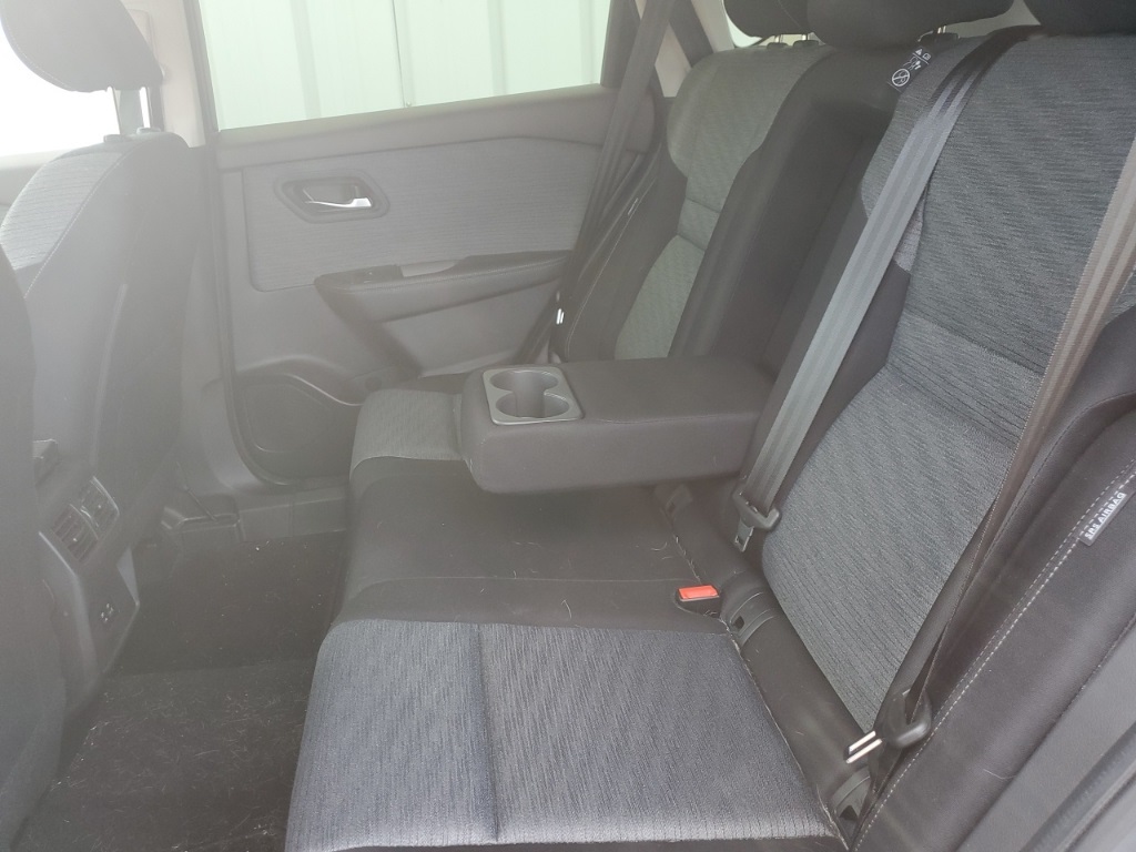 2023 Nissan Rogue SV photo 3