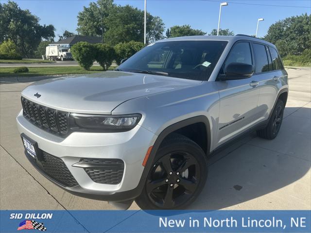 2025 Jeep Grand Cherokee Altitude's photo