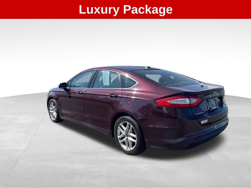 2013 Ford Fusion SE photo 2