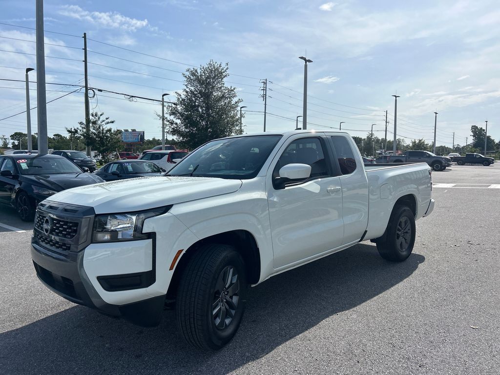 2025 Nissan Frontier SV photo 3