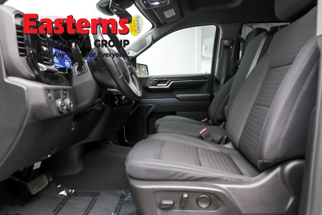 2024 Chevrolet Silverado 1500 LT photo 12