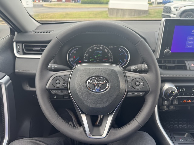 2025 Toyota RAV4 Hybrid XLE photo 16