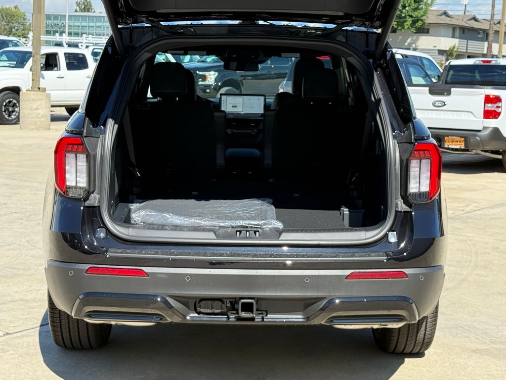 2025 Ford Explorer ST-Line photo 10