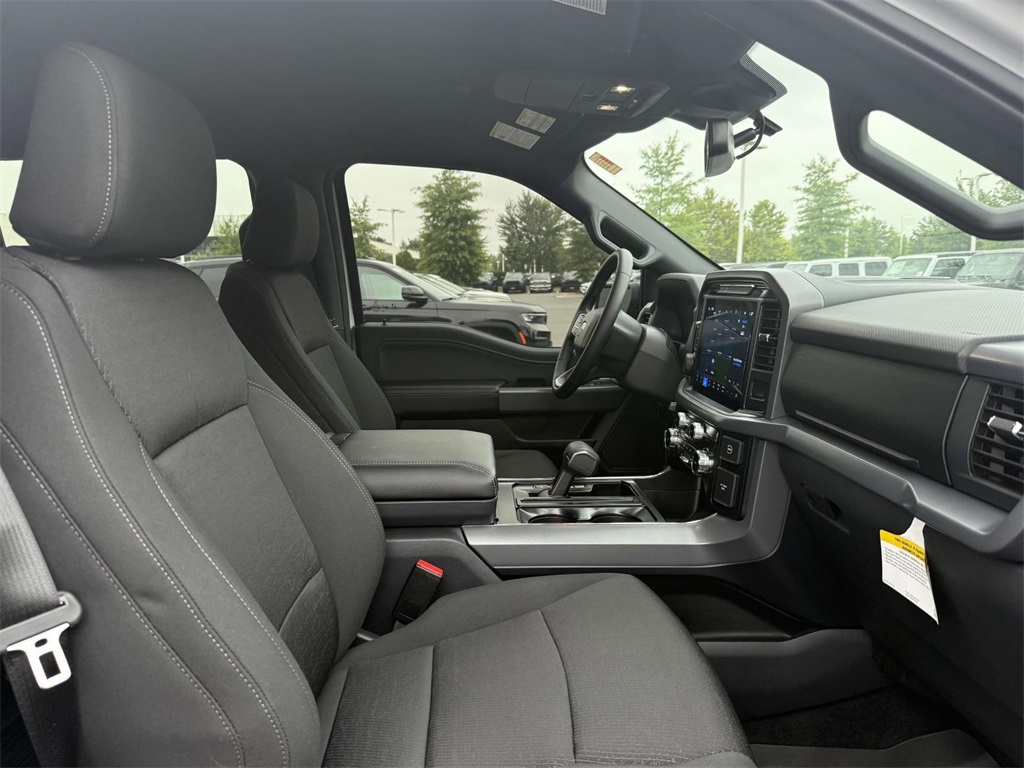 2025 Ford F-150 XLT photo 13