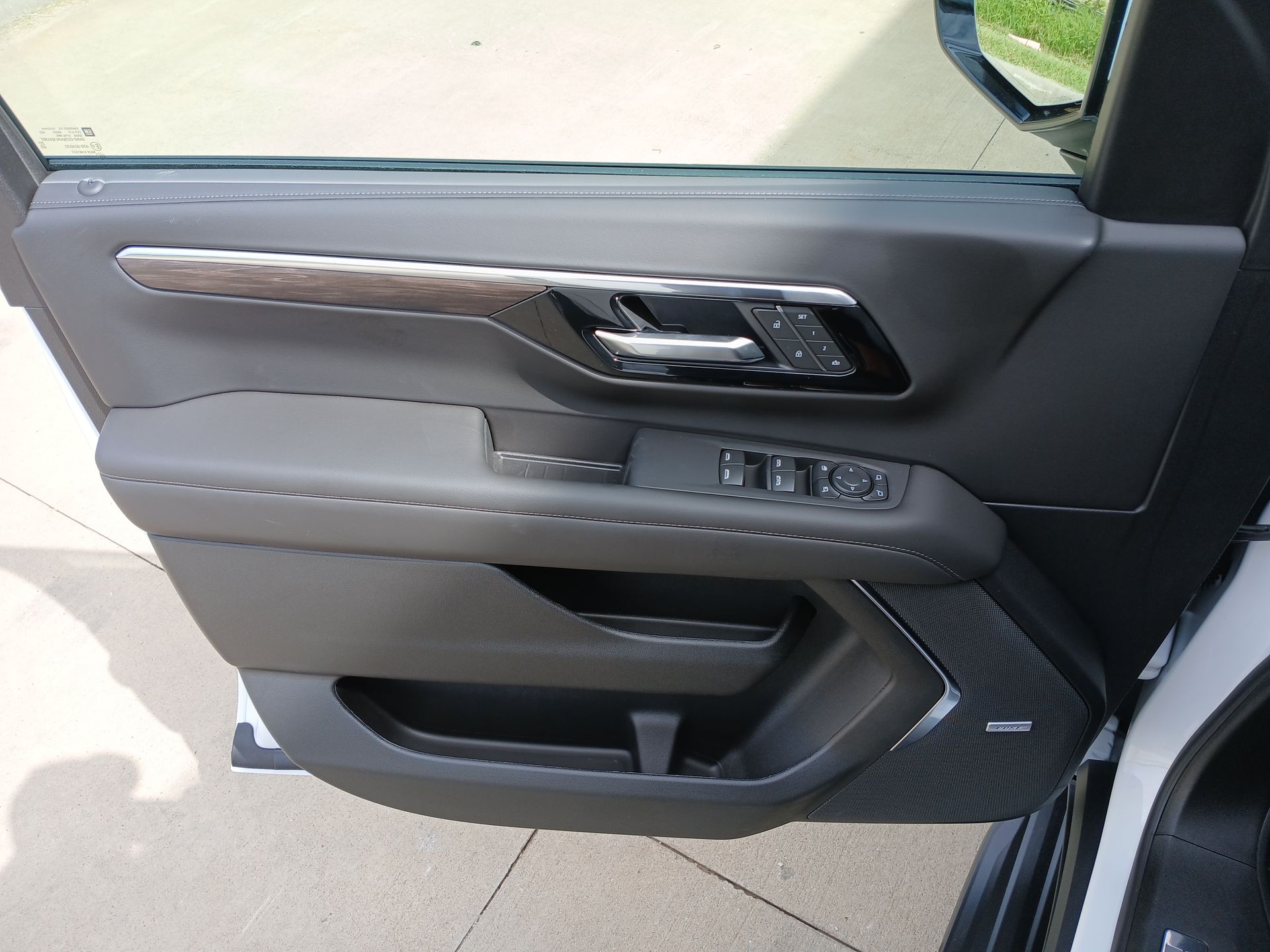 2025 Chevrolet Suburban LT photo 22