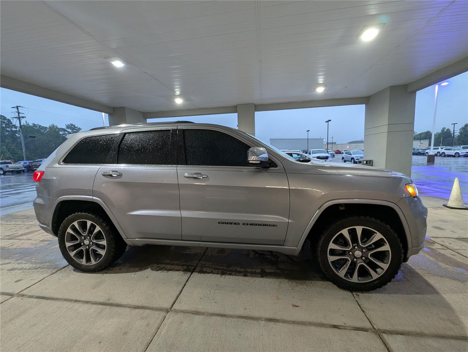 2017 Jeep Grand Cherokee Overland photo 6