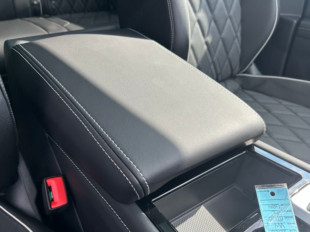 2025 Volkswagen Atlas SEL Premium R-Line photo 32