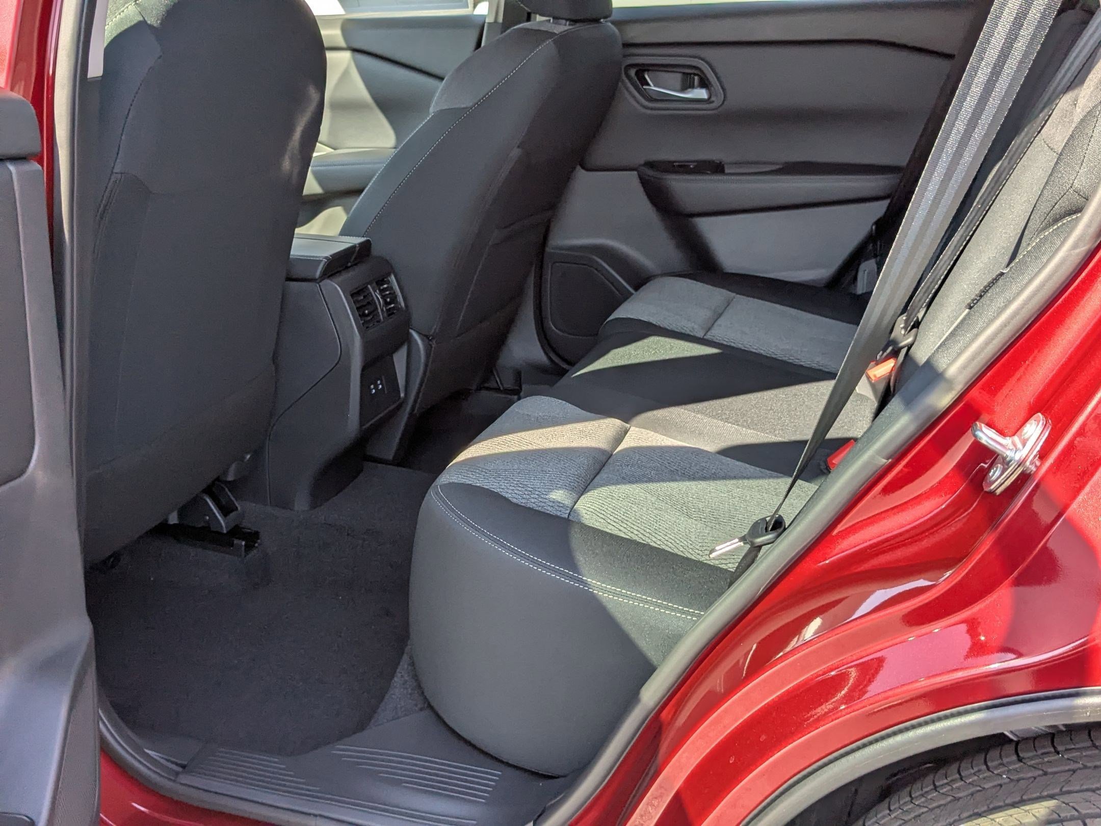 2026 Nissan Rogue SV photo 16